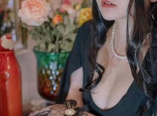 鬼马在线:阿半今天很开心的秘书作品总是让人莞尔