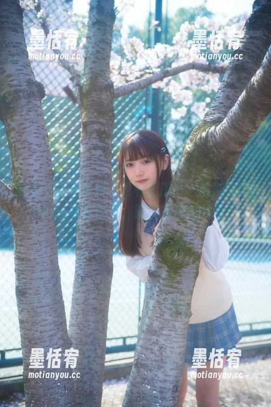 空姐不止有身材，更有腹肌——陆卿卿kyokyo写真合集，旅途的欢乐共享！