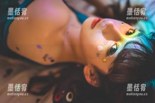 看这护士，怎么的！雯粥粥i原图里居然真有温柔一面