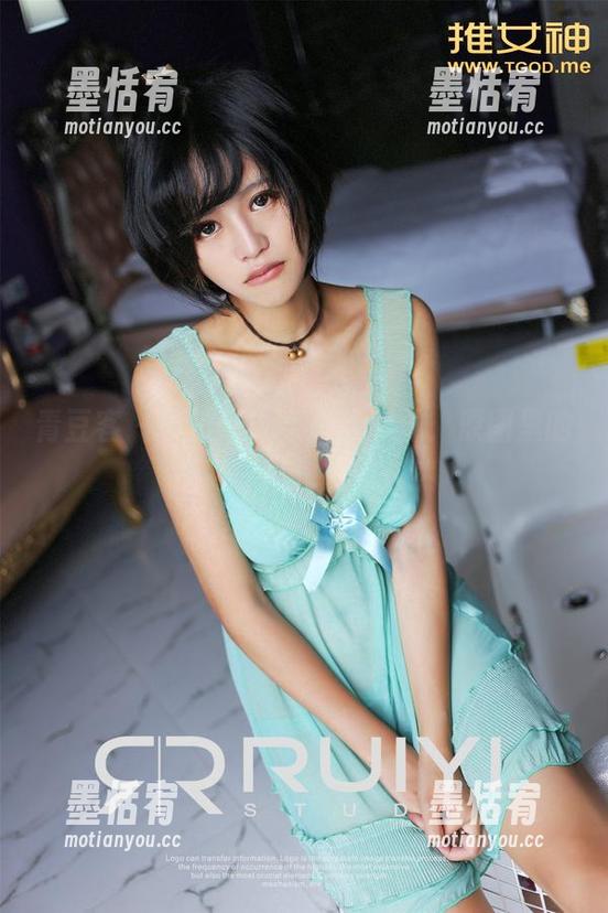 青豆客 - 抓拍可乐Vicky学妹：原图里的偶然，图册里的必然