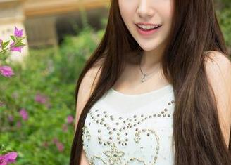 青豆客 – 私拍美女歆小兔chobits，毕竟这比基尼还是需要点勇气穿上去吧？