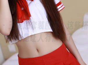 青豆客 – 王婉悠套装图库：这些搭配，实在是让人有点懵了