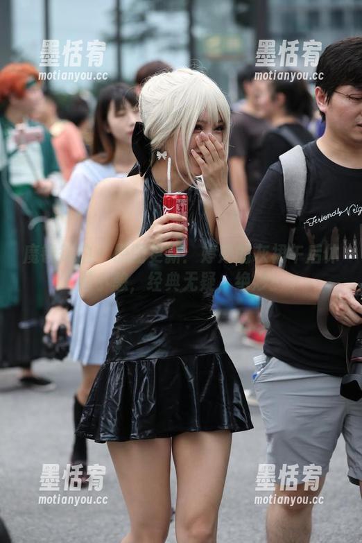 魔镜街拍 - 原图更新：婷婷的灰裙午后休闲小憩，经典无疑，绝妙！