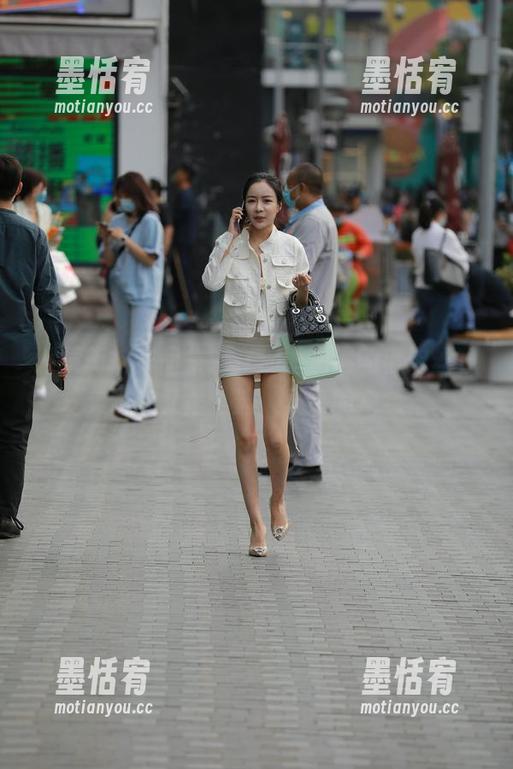 魔镜街拍作品集：在沙面偶遇的小肉丝，甜美又是个迷人无辜的角色